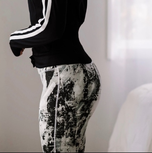 MARBLED BUTTER SOFT LEGGINGS - Picture 2 of 6